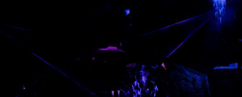 A/M-12迫击炮哨戒炮部署在战场上的俯视视角，炮管高高扬起，正准备发射炮弹，周围有敌方单位接近