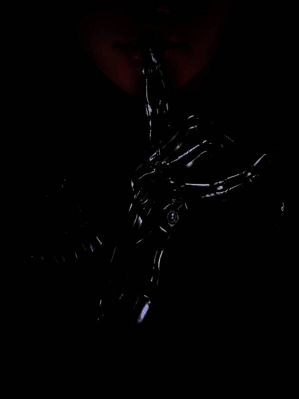 角色跃起空中踢击，动作流畅，战衣飘动，战斗姿态极具美感