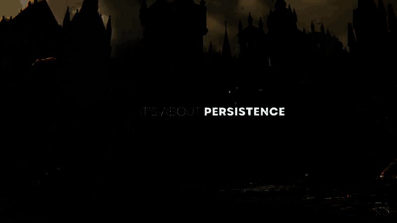 《血源诅咒》在PS30周年纪念视频中的经典画面，昏暗街道上主角持枪对抗怪物，血色月光笼罩城市