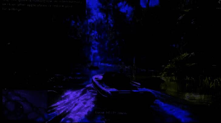 Lucia站在码头边凝望远方，海面波光粼粼，氛围静谧却暗藏危机