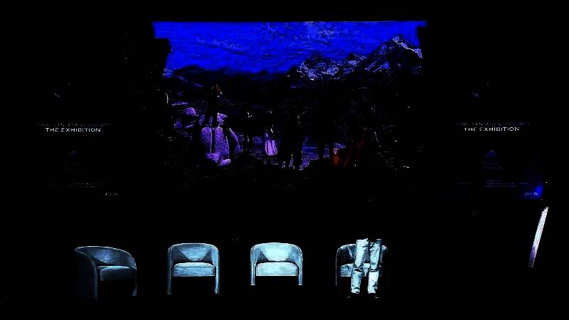 《最终幻想7：重制版》三部曲LOGO并列展示，第三部位置仍为神秘黑幕覆盖，引发玩家猜测