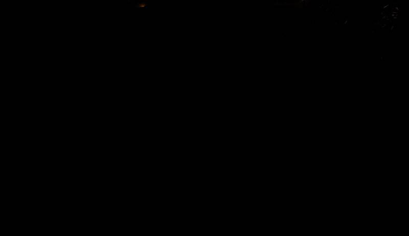 第一人称视角下地面上几乎看不见的地雷，背景为荒漠地形