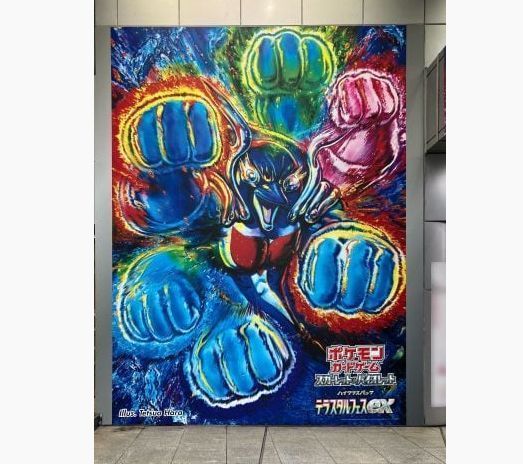 海豚侠全能形态战斗画面，肌肉膨胀，气势逼人，展现战斗状态下的强大力量