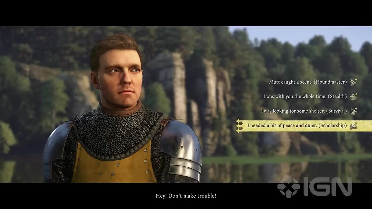 角色换装界面，展示多种盔甲与服饰组合