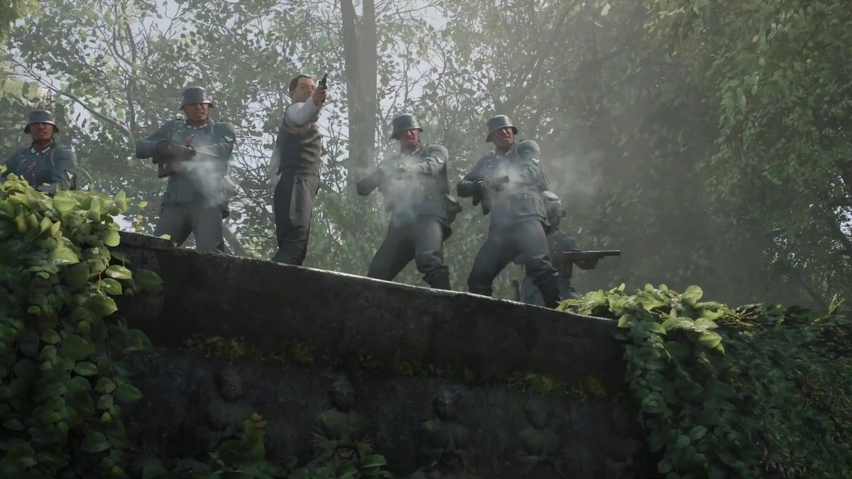 古老祭坛中央悬浮神秘圆盘，光芒四射，周围布满古代铭文