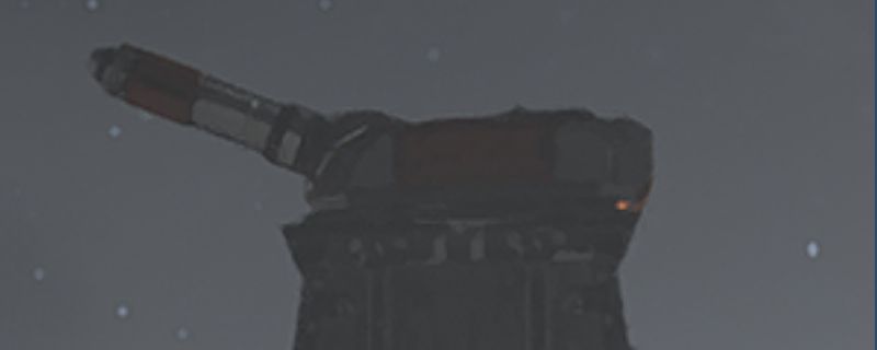 《绝地潜兵2》中机械炮塔矗立在基地外围，炮口对准前方，周围布满金属结构和管道