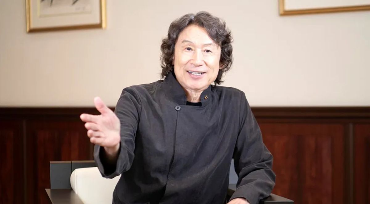 《仁王》游戏实机画面展示主角与妖怪激烈交战，场景阴森充满张力