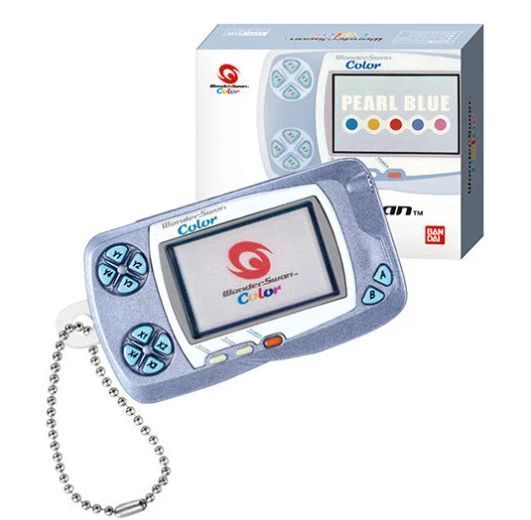 迷你神奇天鹅挂件细节特写，屏幕与按键清晰可见，还原原机设计