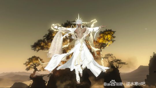 白金色系的八岐大蛇时装，去除了原有邪气，呈现出神圣庄严的新风格