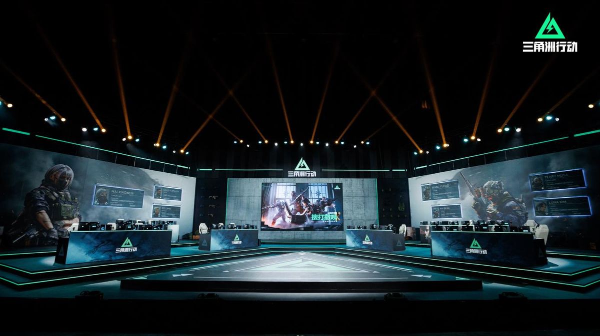 《三角洲行动》搜打撤呗赛事现场，五支战队整装待发，屏幕显示比赛倒计时界面