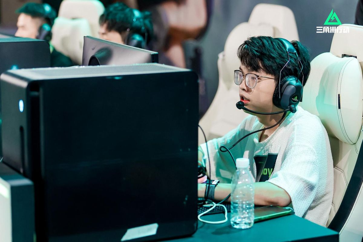 dboy持近战武器突入敌阵，连续击杀三名对手，特效炸裂