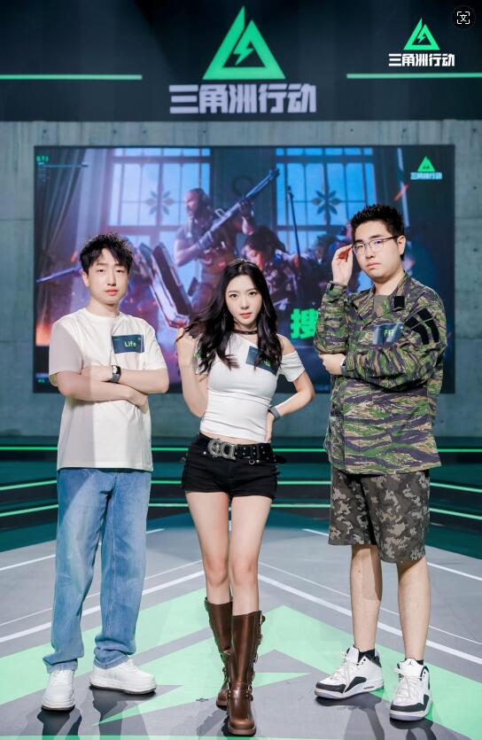 集装箱区域激烈交战场景，多名角色在掩体间对射，战术配合明显