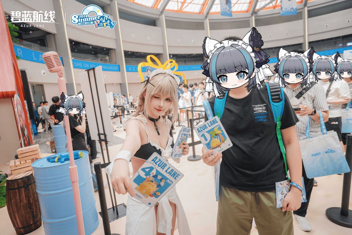 海街小酒馆外玩家排队合影，灯笼与招牌营造日式风情