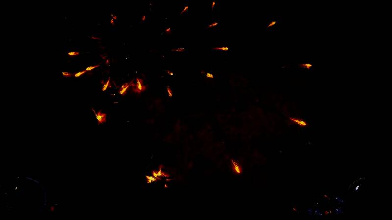 《流放之路2》多人合作战斗场景，六名玩家角色围攻巨型BOSS，技能特效绚丽，场面宏大