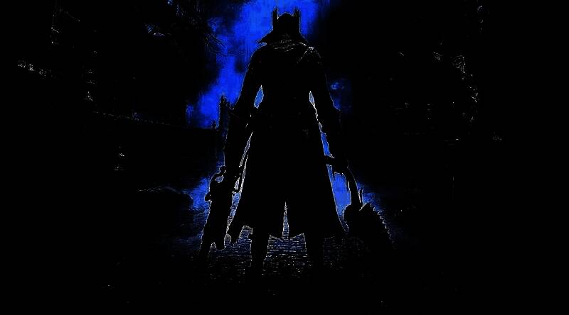 《血源》重制MOD实机画面，展示街道场景中角色行走时动态阴影投射在石墙上，周围建筑纹理清晰，灯光氛围阴森逼真