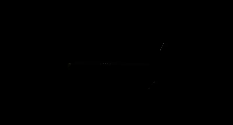 玩家使用CQC5战斗斧配合能量护盾进行冲锋，画面展现近战与防御结合的战术场景