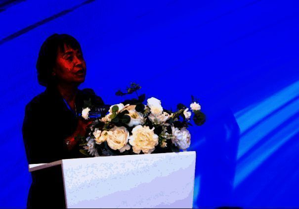 鲁晓昆发言中，台下观众认真聆听