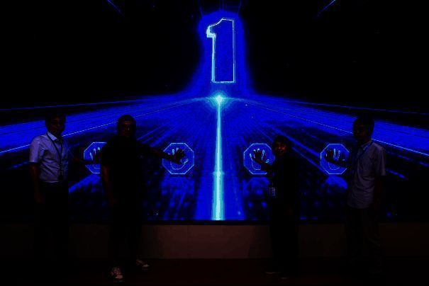 报告发布环节合影，四位发布单位代表共同揭牌