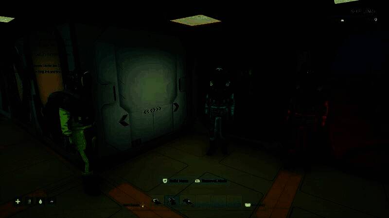 《永恒天空》多人联机模式实机画面，四名玩家在飞船甲板上协作建造基地，背景为漂浮的尘埃层与残破城市景观