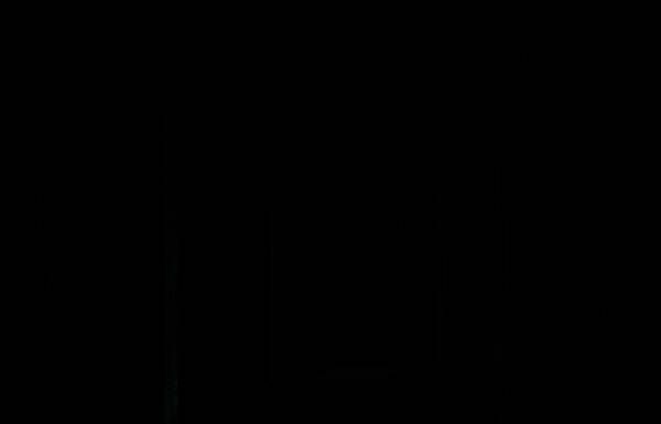 长命锁挂在木牌上，下方浮现‘线索3’字样