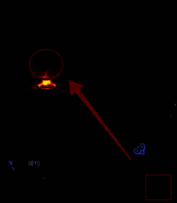 戴面具角色接过牌位，递出布偶与解谜卡