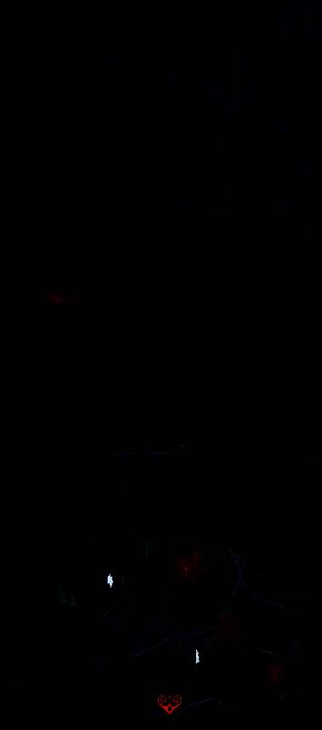 墙上符号与彩色蜡烛对应，玩家正在点燃正确颜色