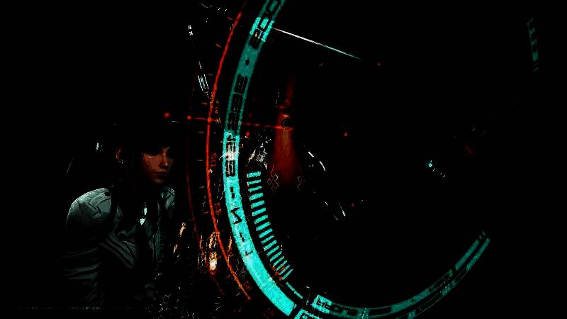 女主角在夕阳下摆出战斗姿态，长发随风飘扬，眼神锐利