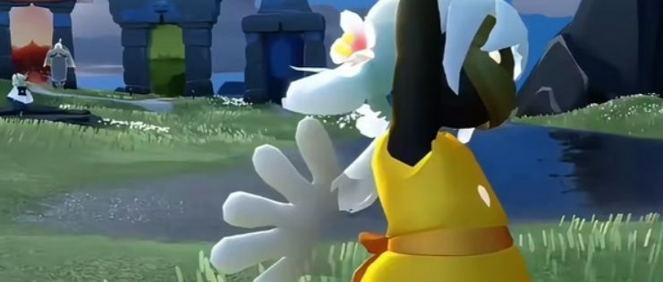 光遇向日葵头饰与盆栽展示图，角色佩戴可爱花饰，身后摆放绿色小盆栽