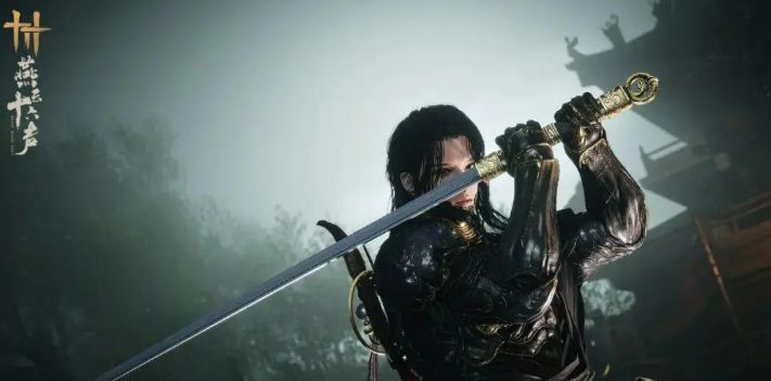 《燕云十六声》中角色手持唐横刀施展技能的战斗画面，刀光闪烁，动作流畅，背景为古风城镇