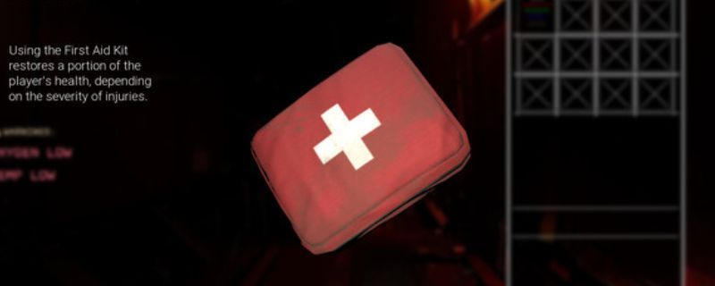 《Blood Moon Horror》游戏主界面展示，暗红色月光笼罩废弃小镇，氛围阴森恐怖