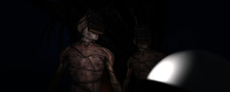 《Blood Moon Horror》游戏主视觉图，黑暗森林中一轮血月高悬，氛围阴森恐怖