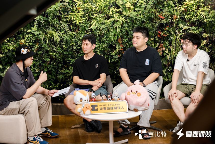 导师团队与B站UP主‘谜之声’进行圆桌访谈，探讨学生创作理念