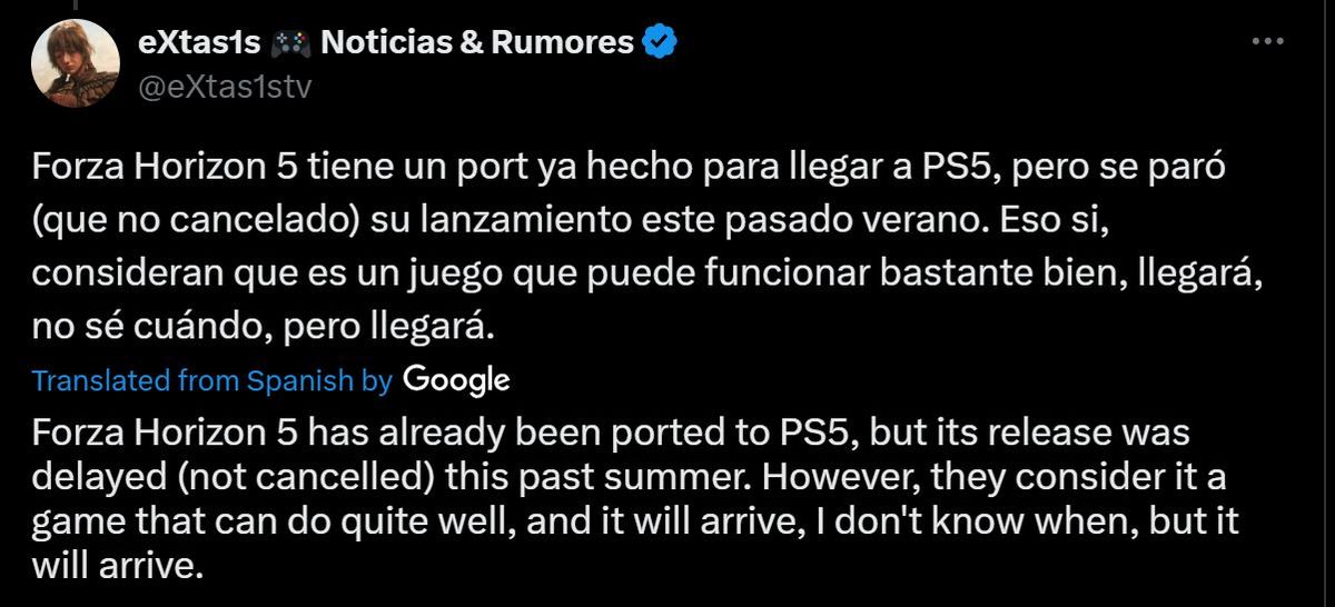 《盗贼之海》PS5版宣传图，一群海盗角色站在甲板上，背景是夕阳下的加勒比海与巨大骷髅岛