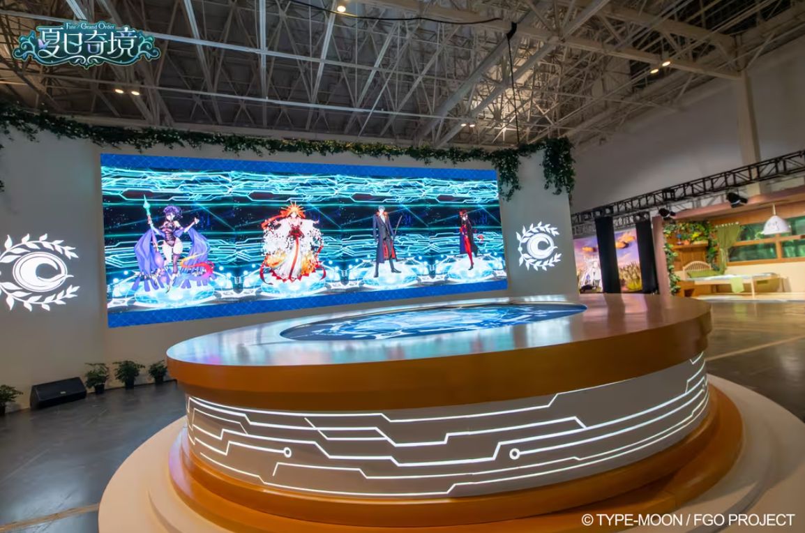 玩家在奇琴伊察竞技场参与互动游戏，现场气氛热烈