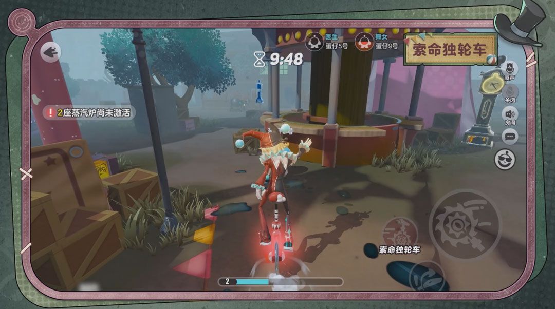 技能演示图，怨灵小丑阿巴驾驶独轮车在空中飞跃，身后留下绿色残影，正冲向逃跑的蛋仔