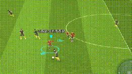 安布罗西尼预判对手传球路线，提前出脚完成关键拦截