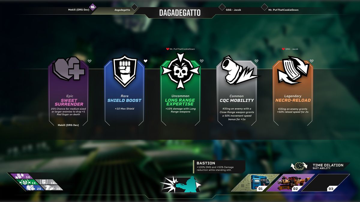 Falconeer角色操控无人机在幽暗矿道中飞行侦查，蓝色光影映照出周围金属结构