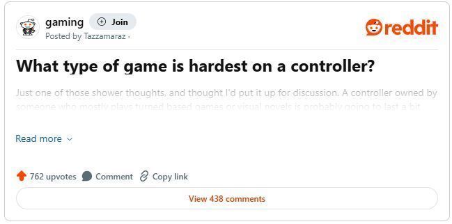 格斗游戏中角色激烈对决的画面，技能特效炫目