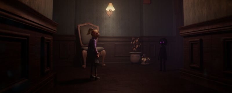 《熊视眈眈》游戏主界面展示，昏暗森林背景中隐约可见一双发光的眼睛，营造出强烈的恐怖氛围