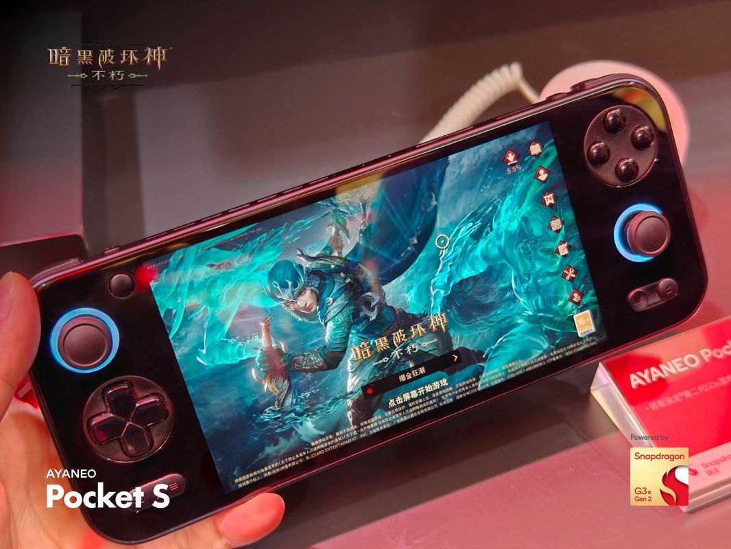 AYANEO Pocket S掌机运行《暗黑破坏神：不朽》画面，技能特效绚丽，操作界面清晰流畅