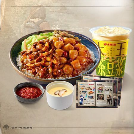 贴纸贴在游戏外设键盘上，旁边摆放着明日之后角色手办