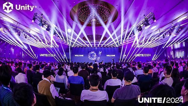 Unite Shanghai 2024现场盛况，开发者与嘉宾在会场交流互动