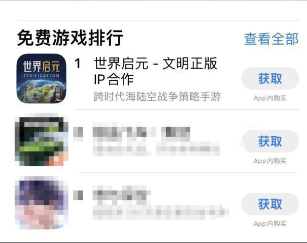 游戏战斗界面展示，两支队伍在战场上激烈交锋，技能特效华丽，战斗动画流畅