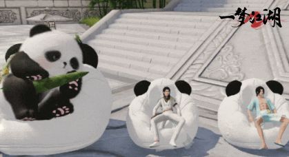 萌熊滚滚表情动作展示，角色与熊猫一同躺下，画面温馨