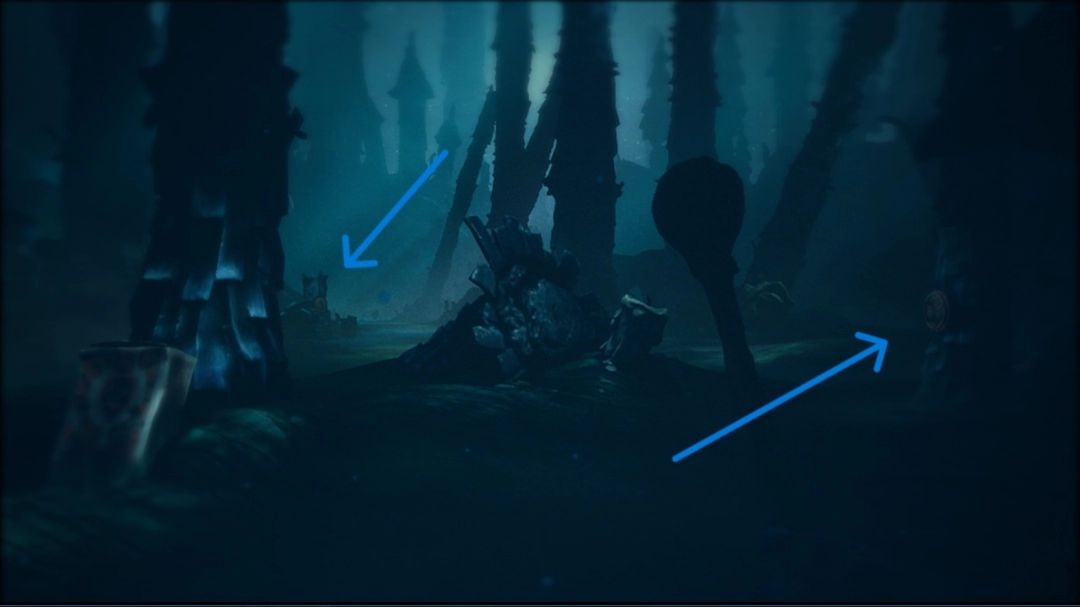 一盘老旧录影带放在地面上，旁边是一个戴帽子的神秘玩偶