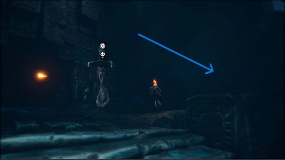 一个残缺的人形玩偶半埋在墙角，眼睛空洞，令人不安