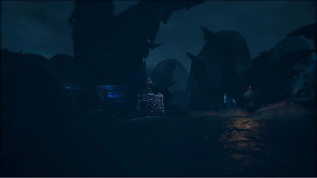 第三枚海螺出现在打开的门后走廊中央，灯光昏暗