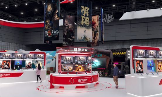 玩家在试玩区激烈对战《漫威终极逆转》的场景，屏幕上闪烁着死侍和金刚狼的角色技能特效