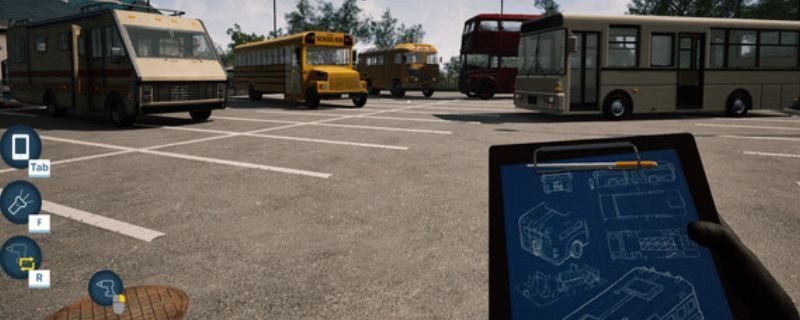 《巴士翻转模拟机》游戏主界面展示，一辆红色双层巴士停放在训练场中，背景为明亮的户外环境，界面显示操作提示