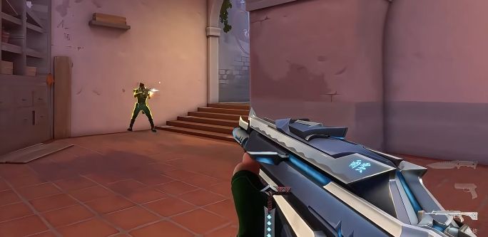 混沌序曲皮肤装填动画展示，蓝色能量流动特效环绕枪身